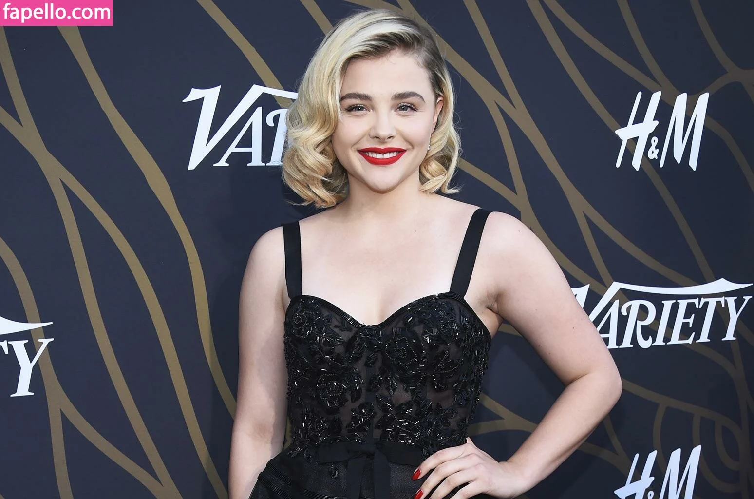 Chloë Grace Moretz / chloegmoretz / https: Onlyfans Photo Gallery 