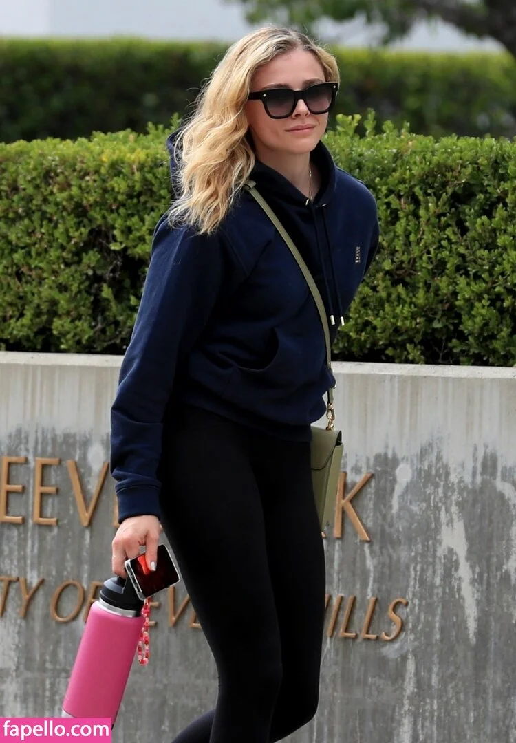 Chloë Grace Moretz / chloegmoretz / https: Onlyfans Photo Gallery 