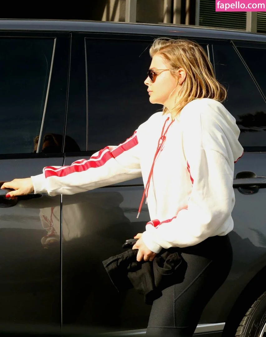 Chloë Grace Moretz / chloegmoretz / https: Onlyfans Photo Gallery 