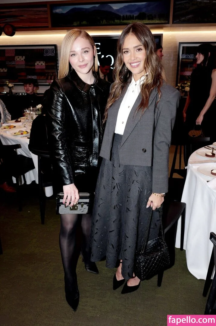 Chloë Grace Moretz / chloegmoretz / https: Onlyfans Photo Gallery 