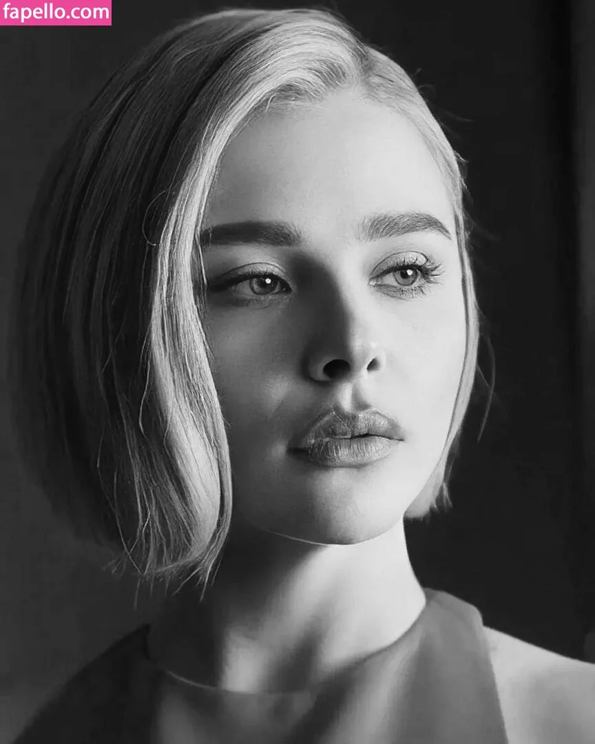Chloë Grace Moretz / chloegmoretz / https: Onlyfans Photo Gallery 