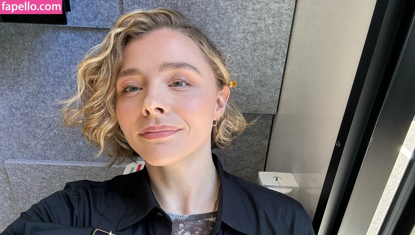 Chloë Grace Moretz / chloegmoretz / https: Onlyfans Photo Gallery 