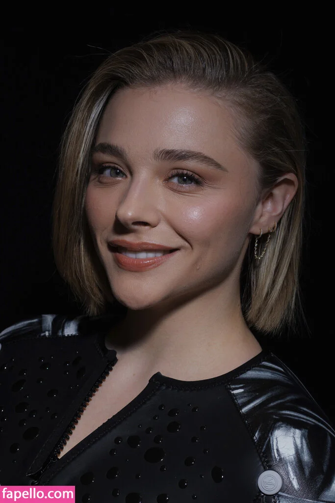 Chloë Grace Moretz / chloegmoretz / https: Onlyfans Photo Gallery 
