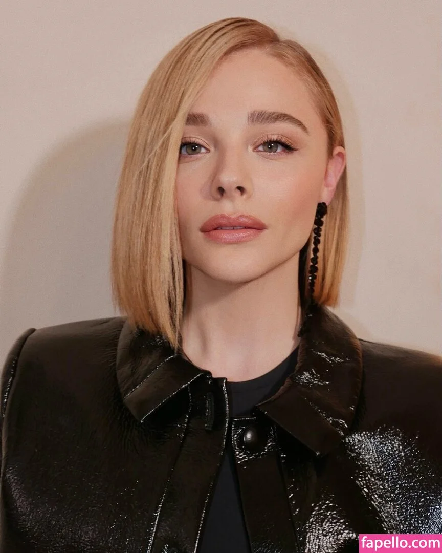 Chloë Grace Moretz / chloegmoretz / https: Onlyfans Photo Gallery 