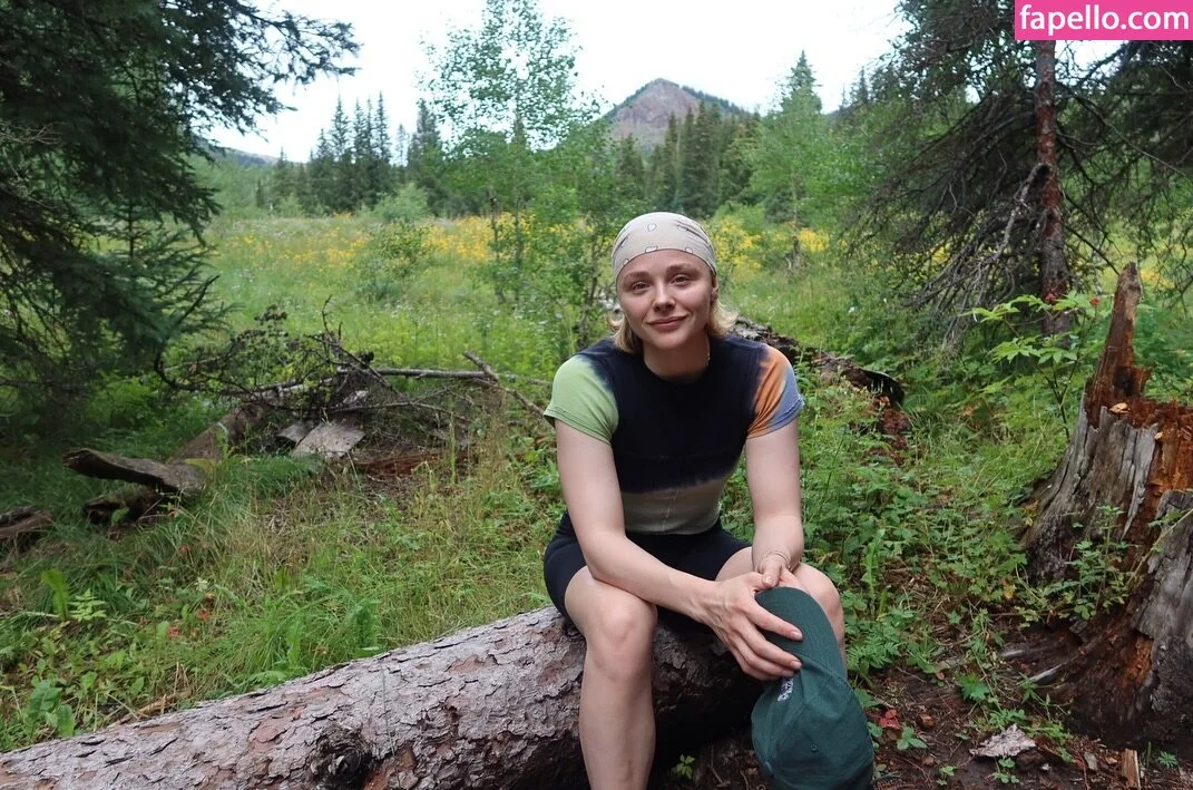 Chloë Grace Moretz / chloegmoretz / https: Onlyfans Photo Gallery 