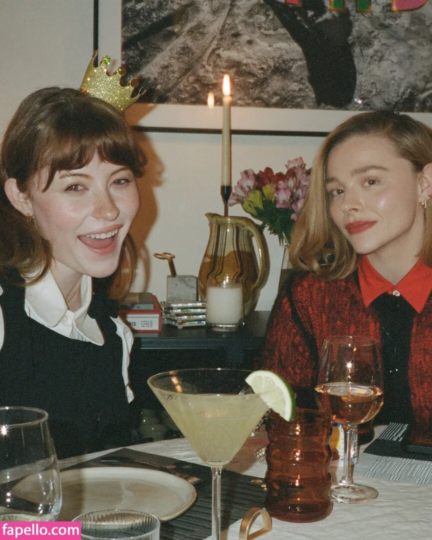 Chloë Grace Moretz / chloegmoretz / https: Onlyfans Photo Gallery 