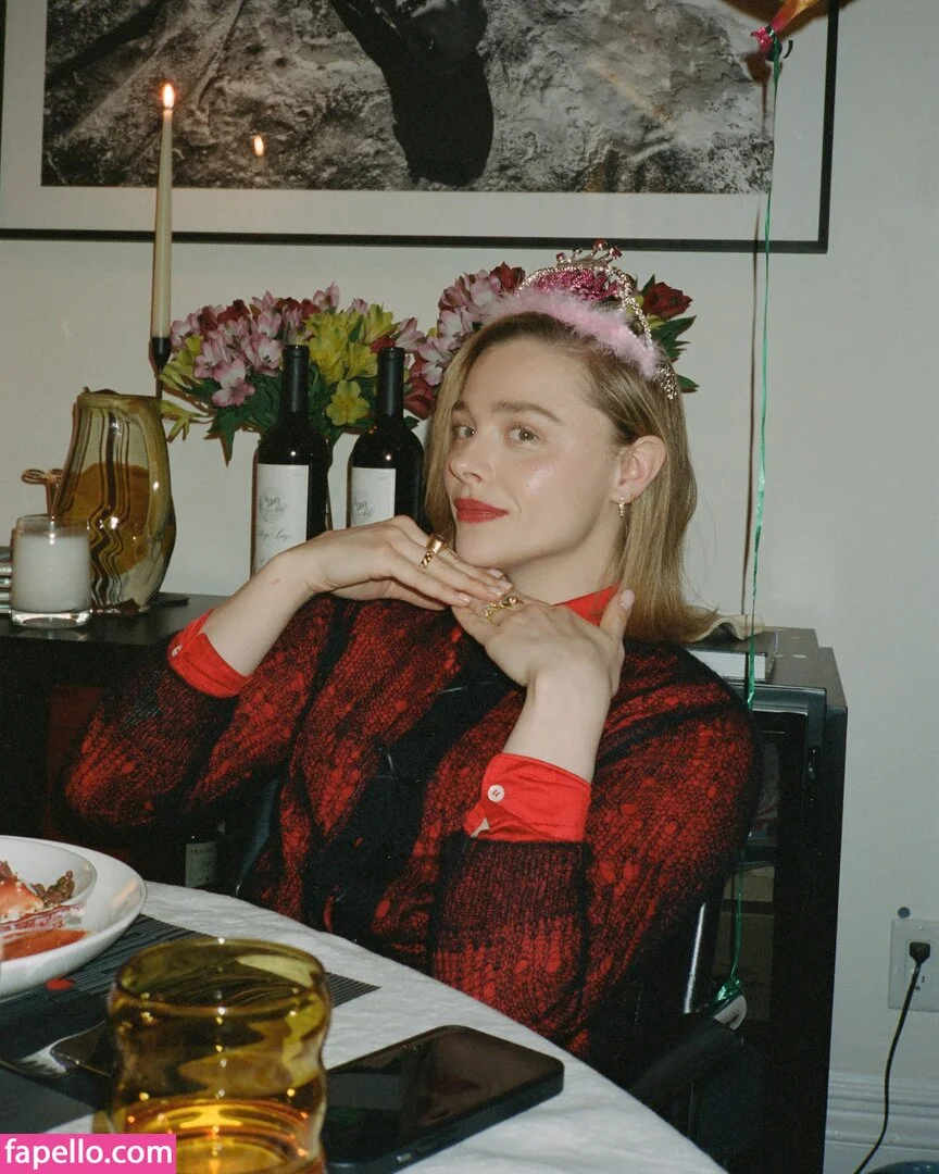 Chloë Grace Moretz / chloegmoretz / https: Onlyfans Photo Gallery 