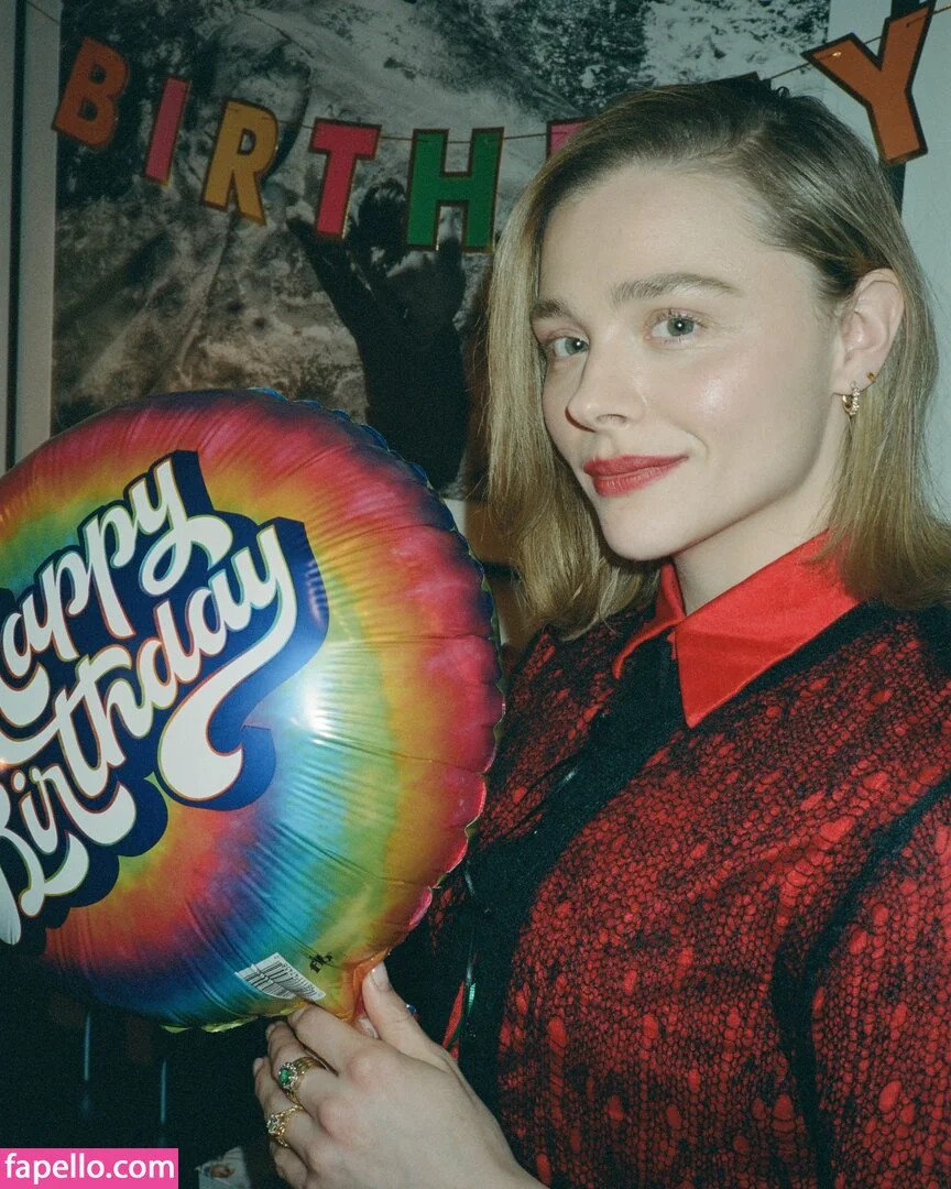 Chloë Grace Moretz / chloegmoretz / https: Onlyfans Photo Gallery 