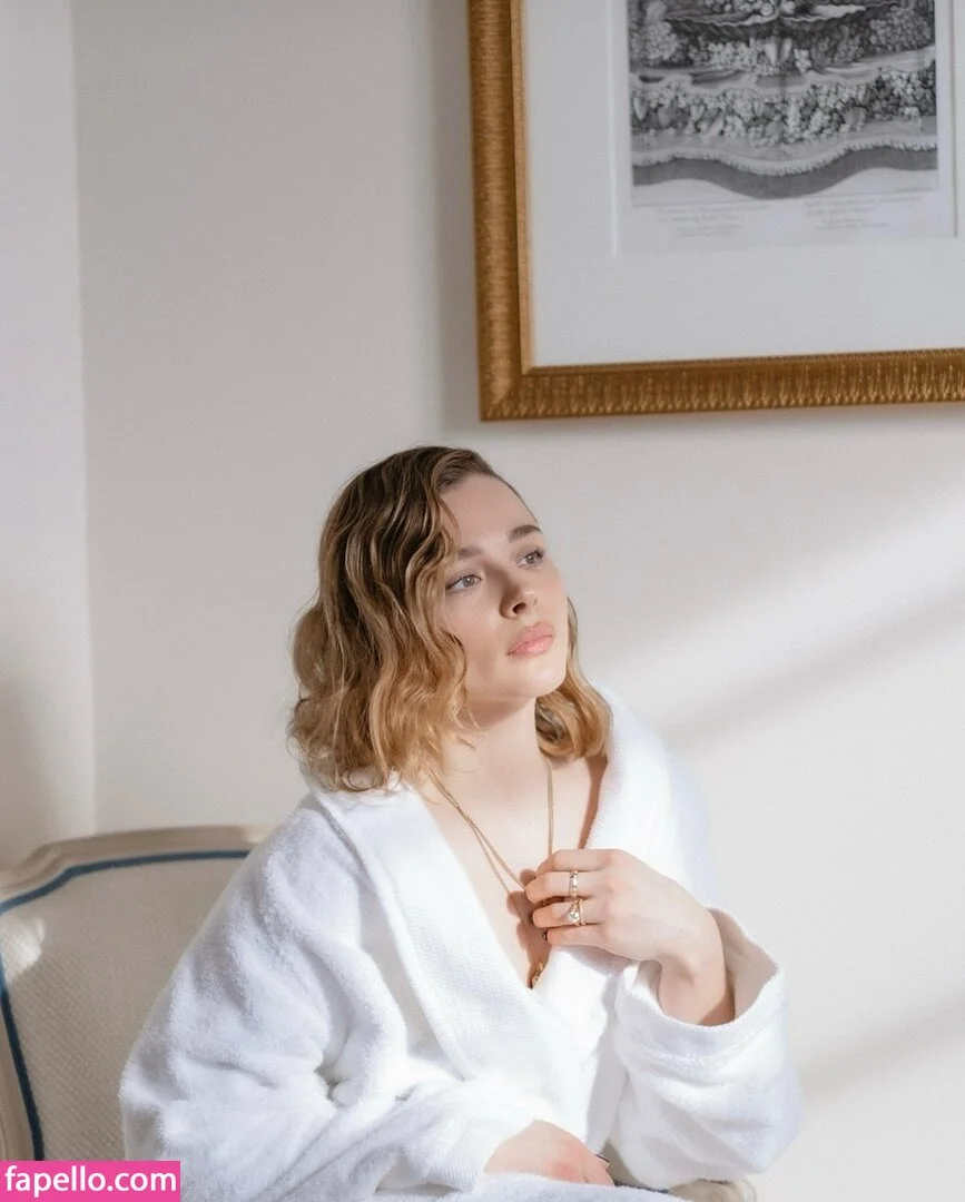 Chloë Grace Moretz / chloegmoretz / https: Onlyfans Photo Gallery 