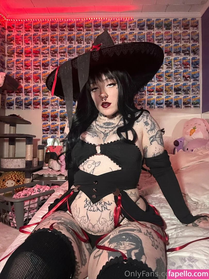 f_urbee / furbee._ / furbs0 Onlyfans Photo Gallery 