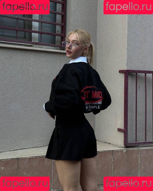 Duygu German / duygu.grmn Onlyfans Photo Gallery 