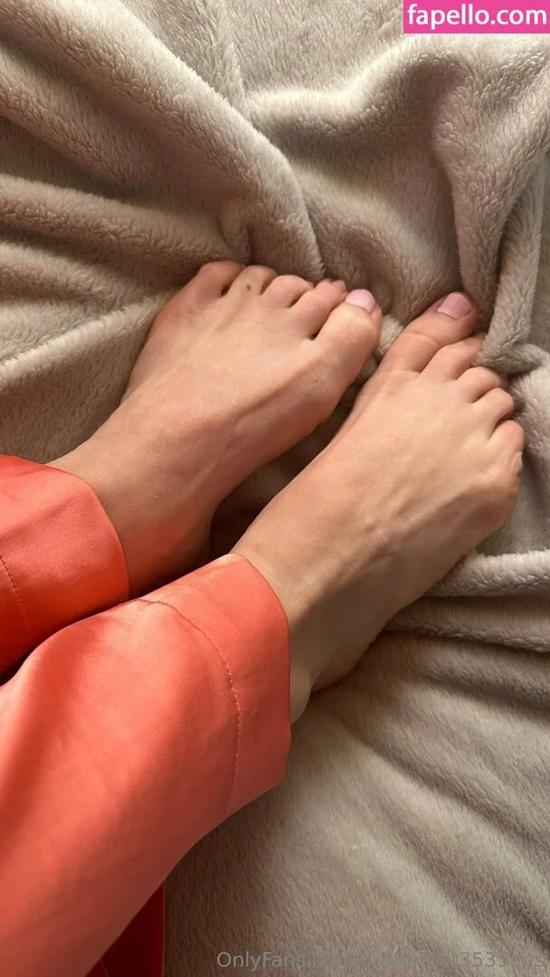 petitefeet3535aus Onlyfans Photo Gallery 