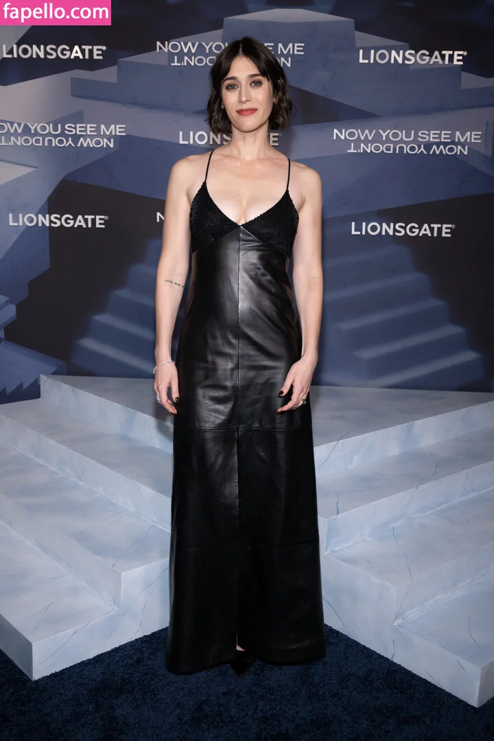 Lizzy Caplan / thelizzycaplan Onlyfans Photo Gallery 