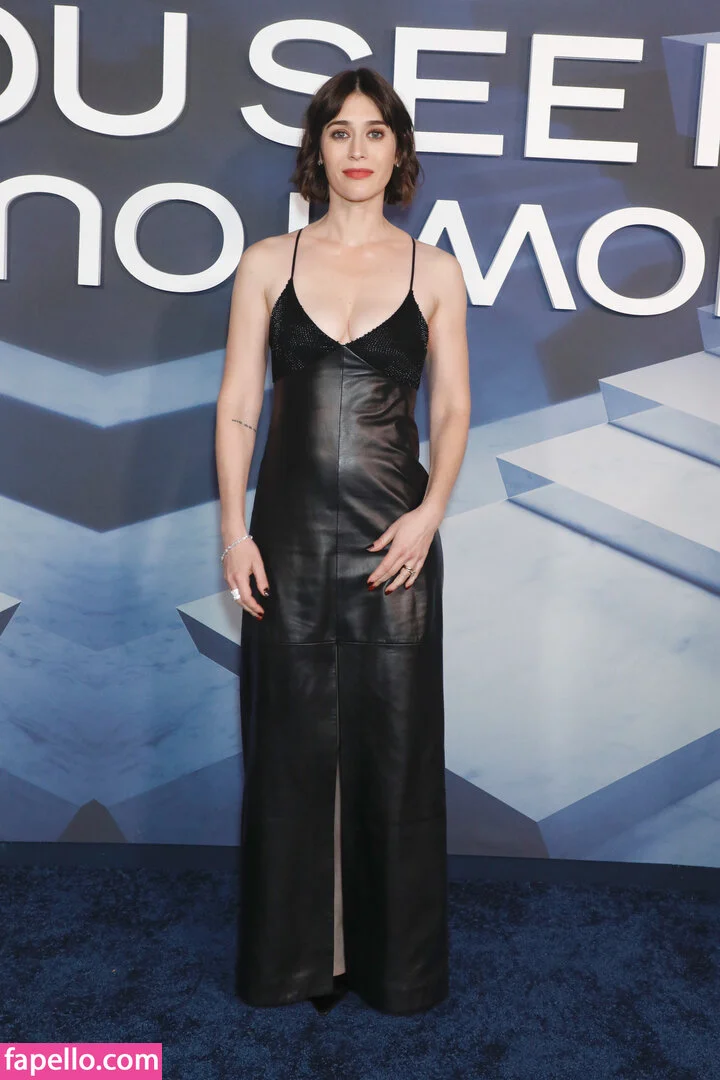 Lizzy Caplan / thelizzycaplan Onlyfans Photo Gallery 