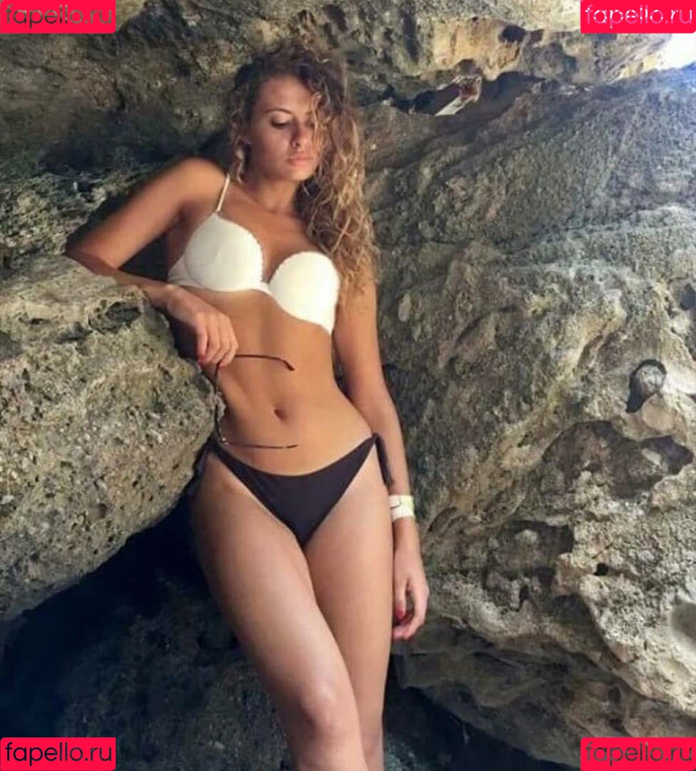 Chiara Stile / chiara_posi / chiarastile Onlyfans Photo Gallery 