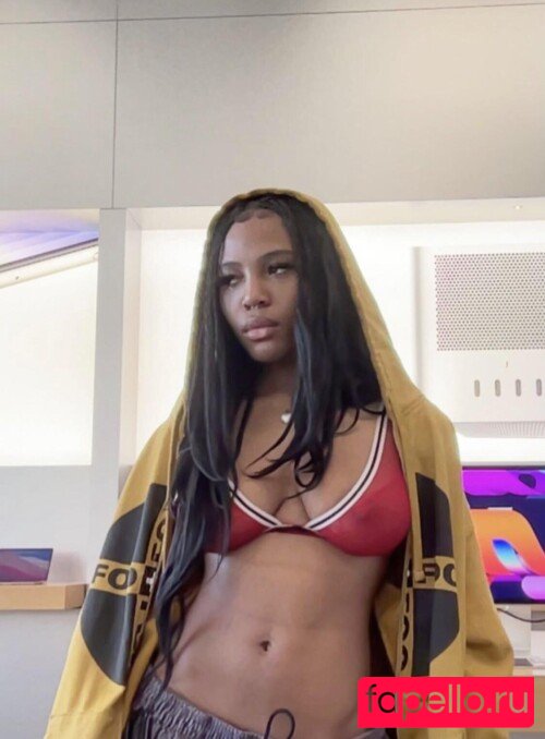 Quenlin Blackwell / quenblackwell Onlyfans Photo Gallery 