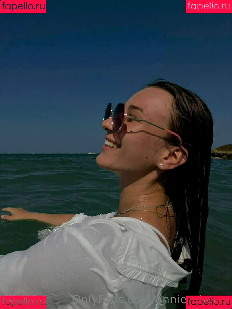 annie_aa / annie_cherry / https: / theanniecherry Onlyfans Photo Gallery 