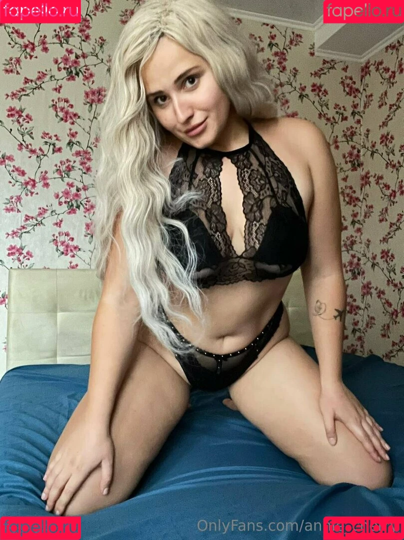 annie_aa / annie_cherry / https: / theanniecherry Onlyfans Photo Gallery 