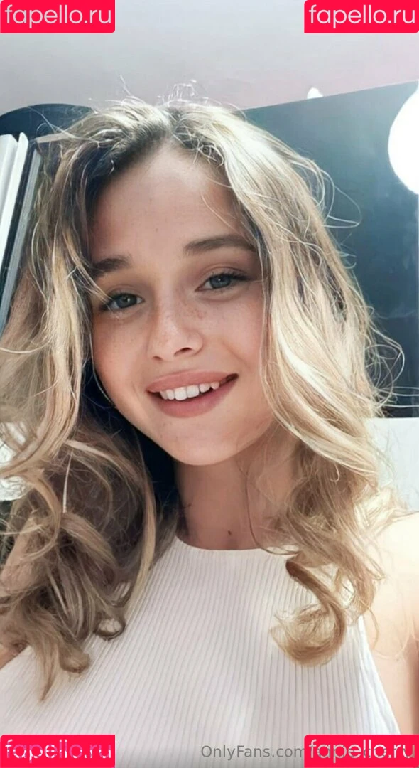 annie_aa / annie_cherry / https: / theanniecherry Onlyfans Photo Gallery 