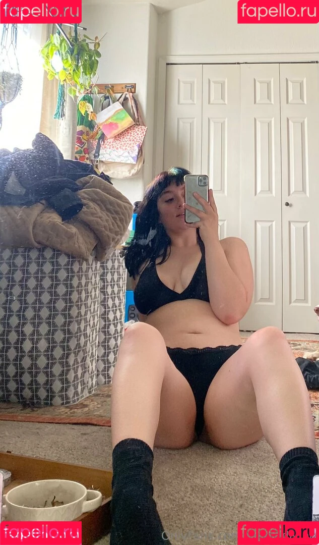 MapleDivine Onlyfans Photo Gallery 