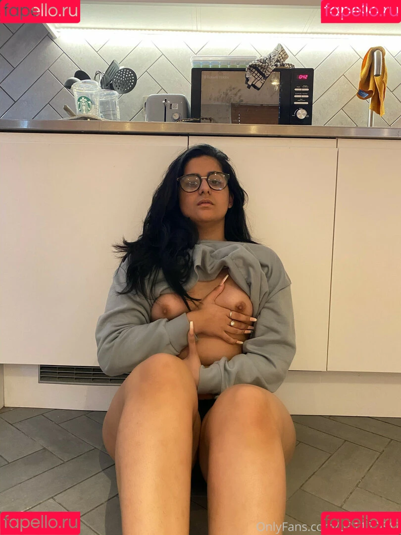 Mel / Melfarahmand / https: / luvvvmelx / melxo Onlyfans Photo Gallery 