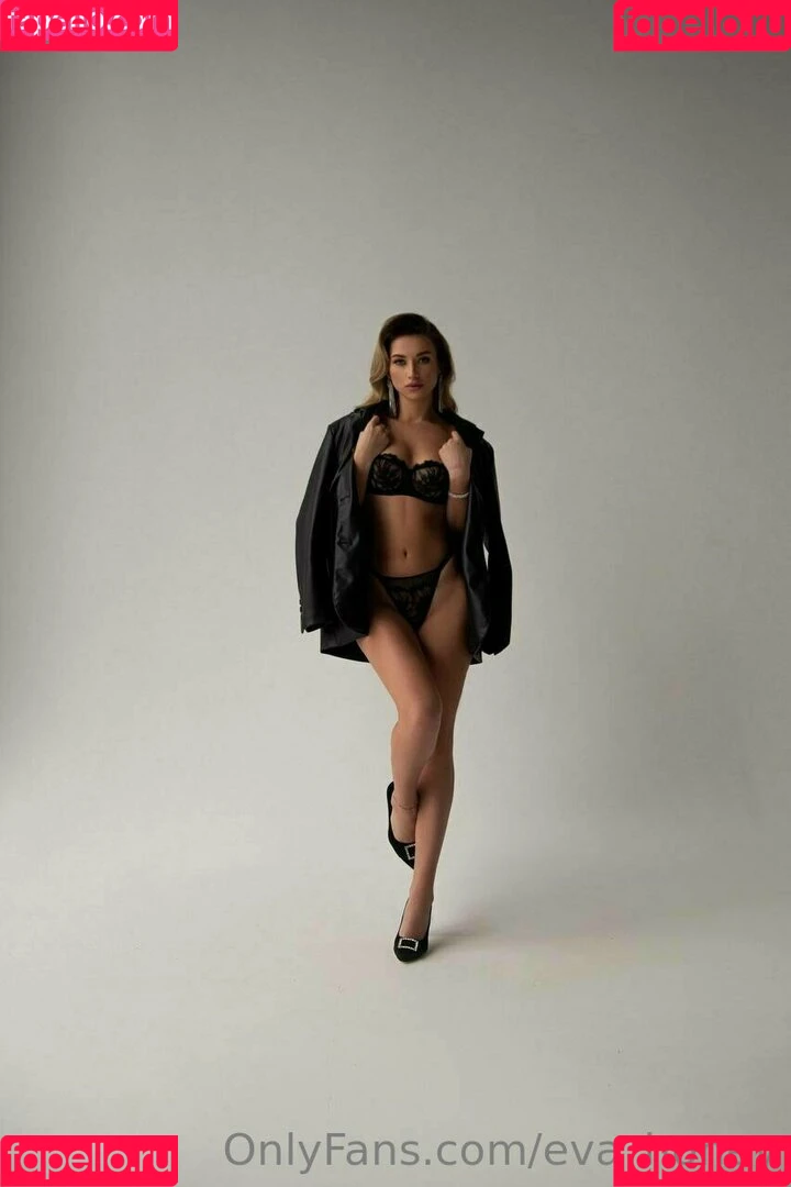 lady_mrcs / red_lady_xxx Onlyfans Photo Gallery 