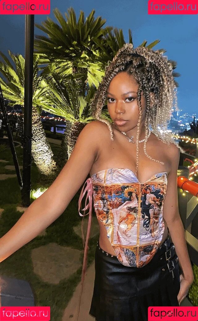 Riele Downs / rieledowns Onlyfans Photo Gallery 