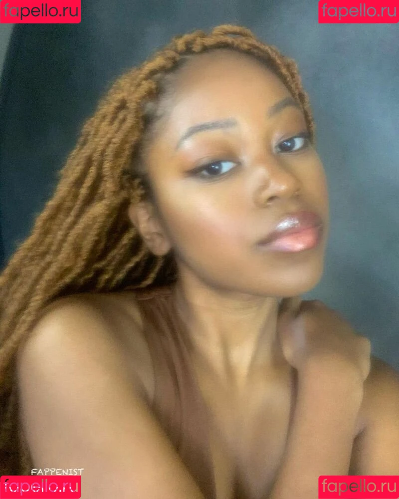 Riele Downs / rieledowns Onlyfans Photo Gallery 