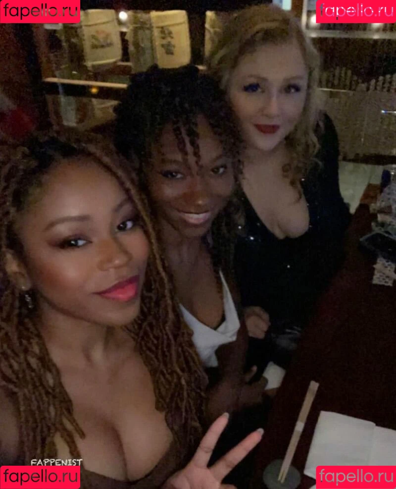 Riele Downs / rieledowns Onlyfans Photo Gallery 