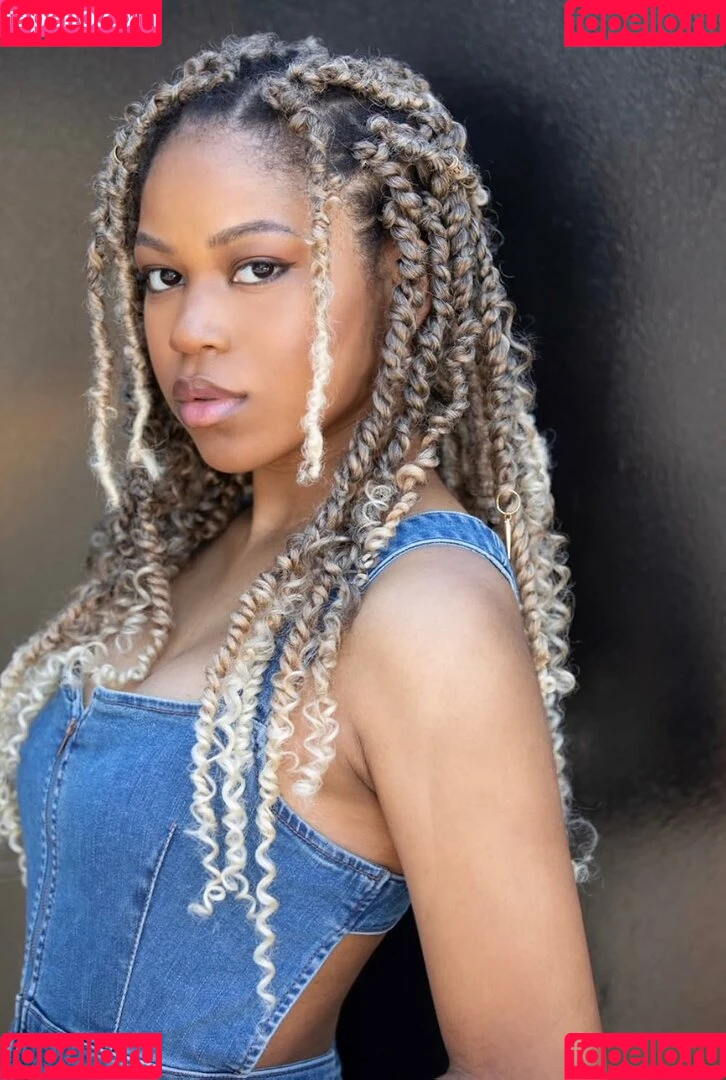 Riele Downs / rieledowns Onlyfans Photo Gallery 