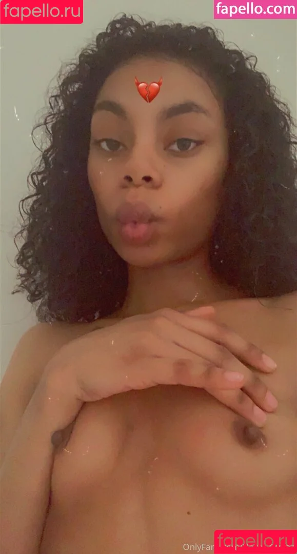 hazelqveen / qveen.tomkia Onlyfans Photo Gallery 