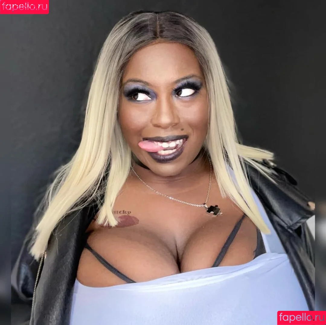 GoddessCocoaLuna / cocoaluna_ / lalaizsorandom Onlyfans Photo Gallery 