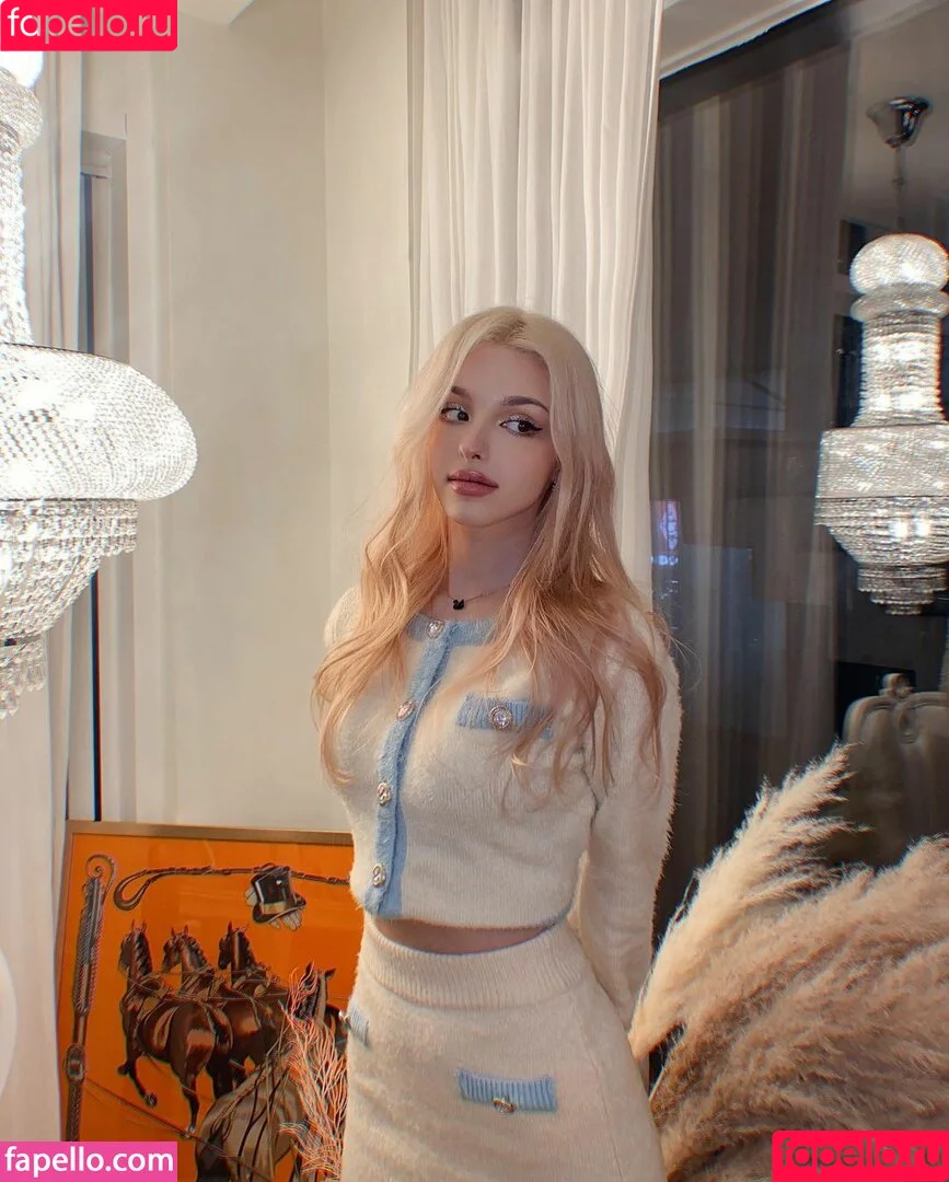 Elina Karimova / elina_4_22 Onlyfans Photo Gallery 