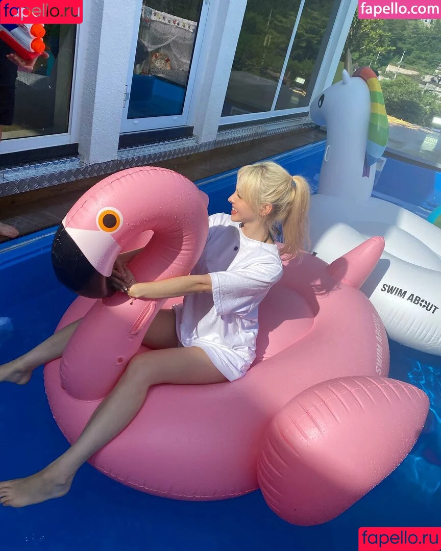 Elina Karimova / elina_4_22 Onlyfans Photo Gallery 