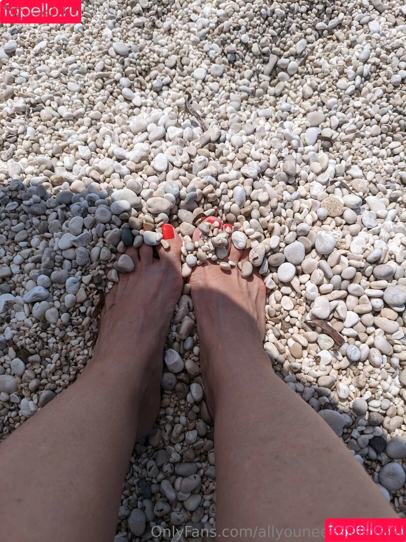 allyouneedismytoes / allyouneedissmood Onlyfans Photo Gallery 