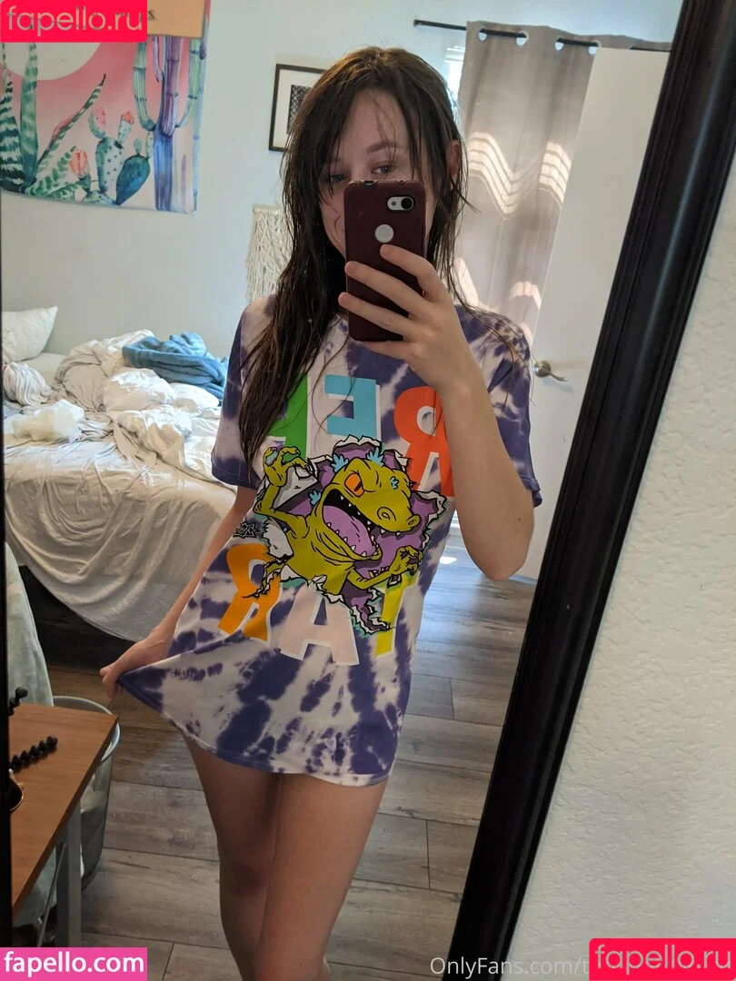 thoughtsandshotss / thoughtypraxis Onlyfans Photo Gallery 