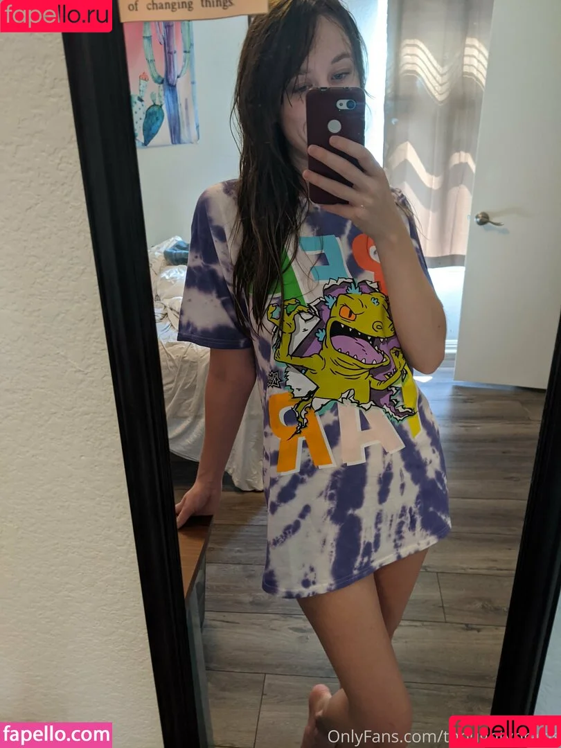 thoughtsandshotss / thoughtypraxis Onlyfans Photo Gallery 