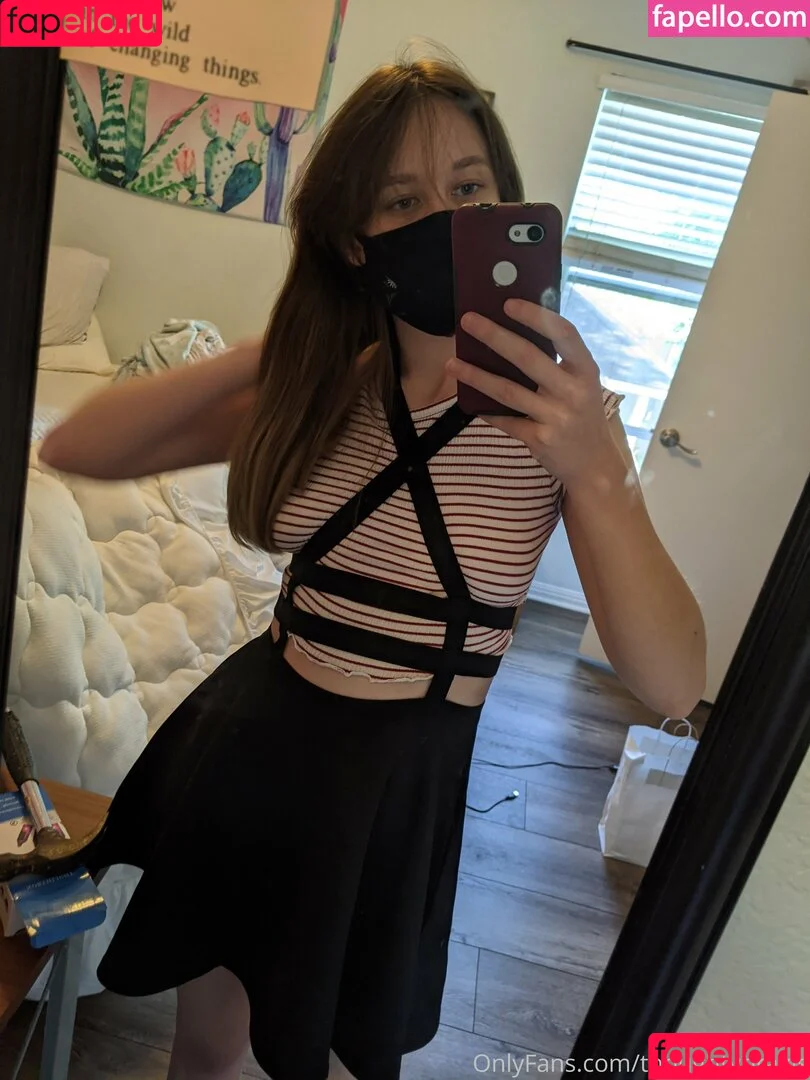 thoughtsandshotss / thoughtypraxis Onlyfans Photo Gallery 