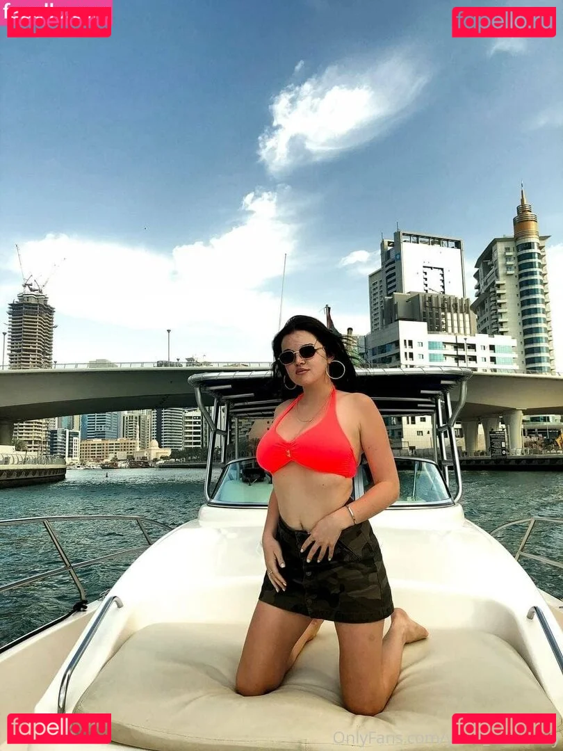 yanamulberry Onlyfans Photo Gallery 