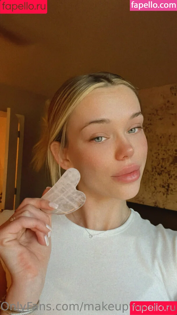 makeupwithmeredithh / meredithduxbury Onlyfans Photo Gallery 