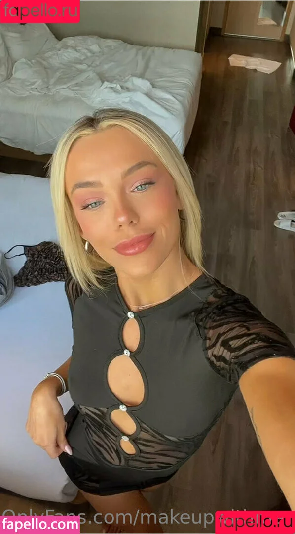 makeupwithmeredithh / meredithduxbury Onlyfans Photo Gallery 