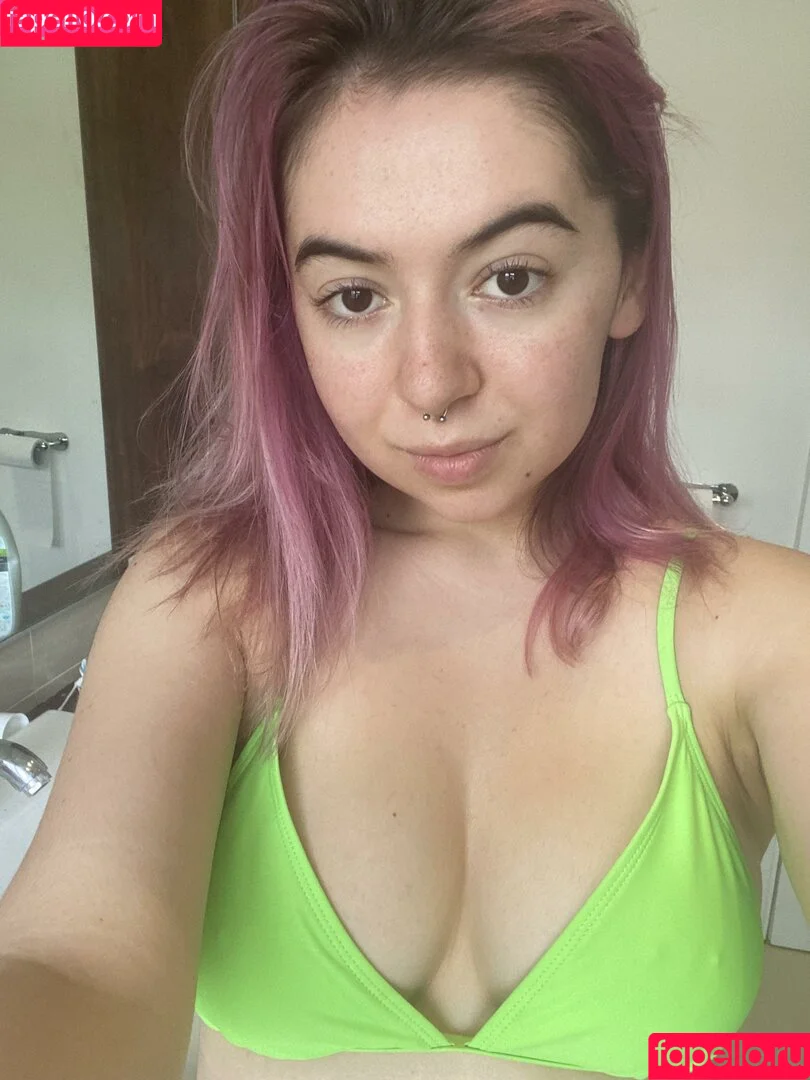 Princessemily18 Onlyfans Photo Gallery 
