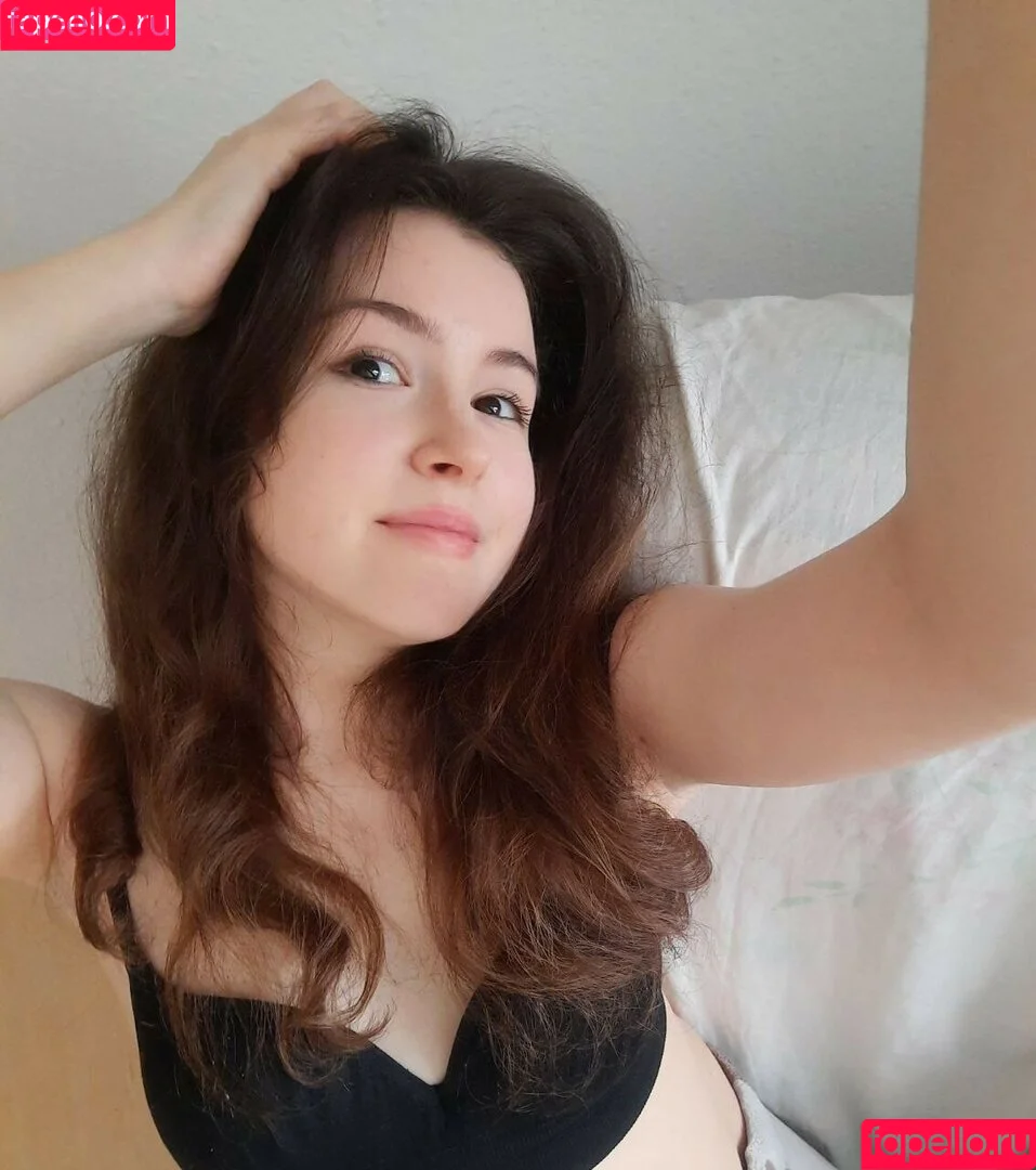 Mona Maria / monamariaa Onlyfans Photo Gallery 