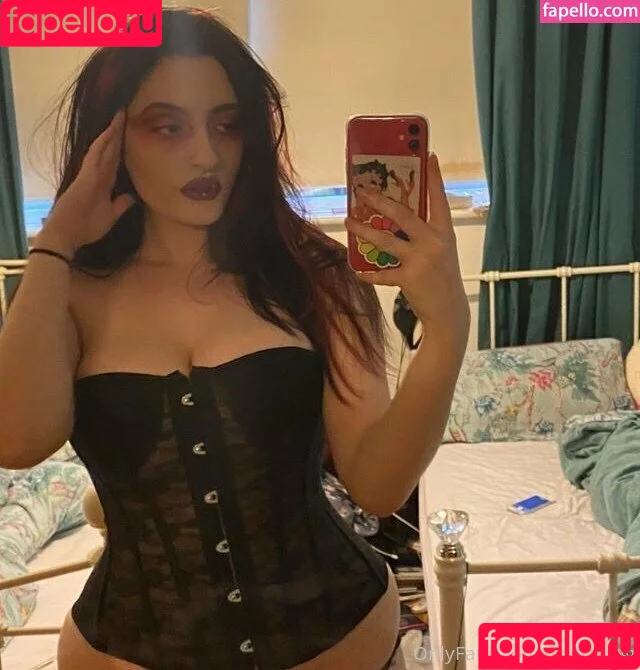 poorthing / poorthingsfilm Onlyfans Photo Gallery 