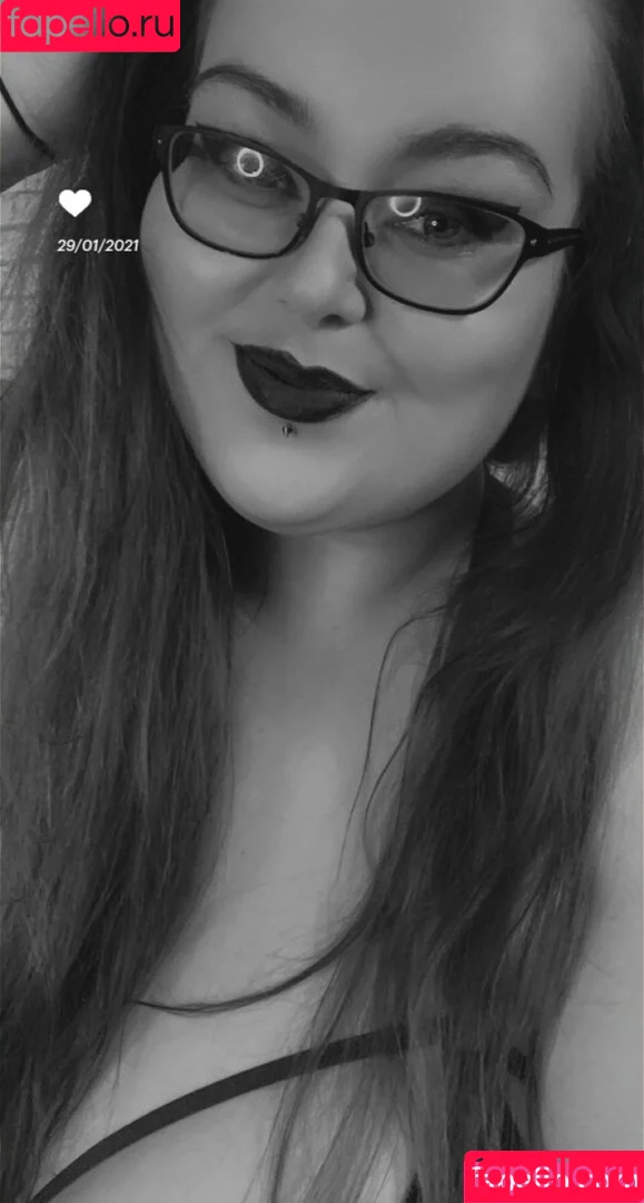 lovelymishelley / obeymisselle Onlyfans Photo Gallery 