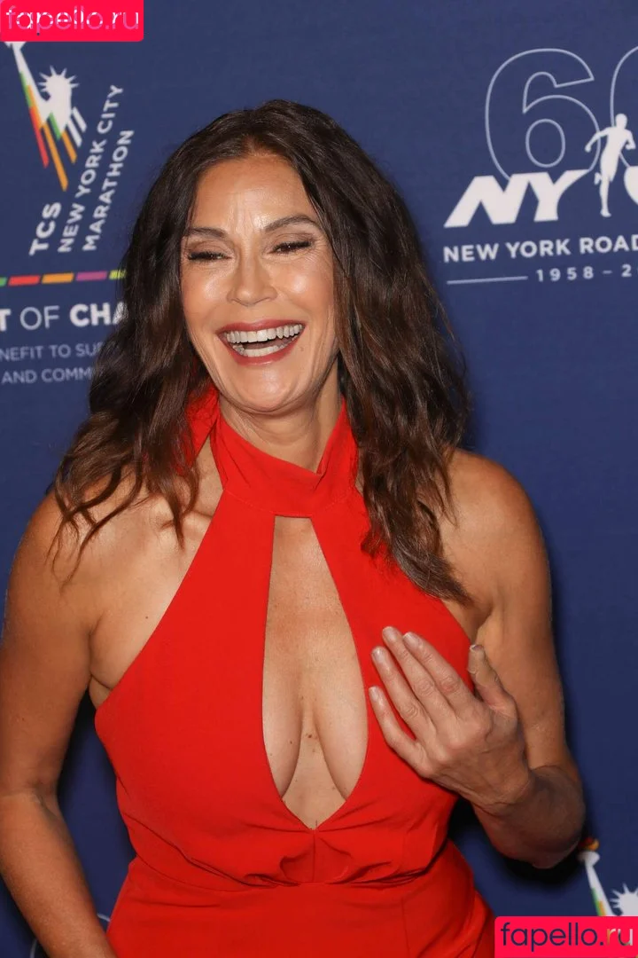 Teri Hatcher / officialterihatcher Onlyfans Photo Gallery 