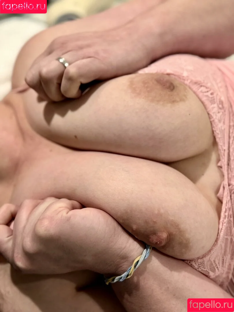 amsterloved / peachypeech Onlyfans Photo Gallery 