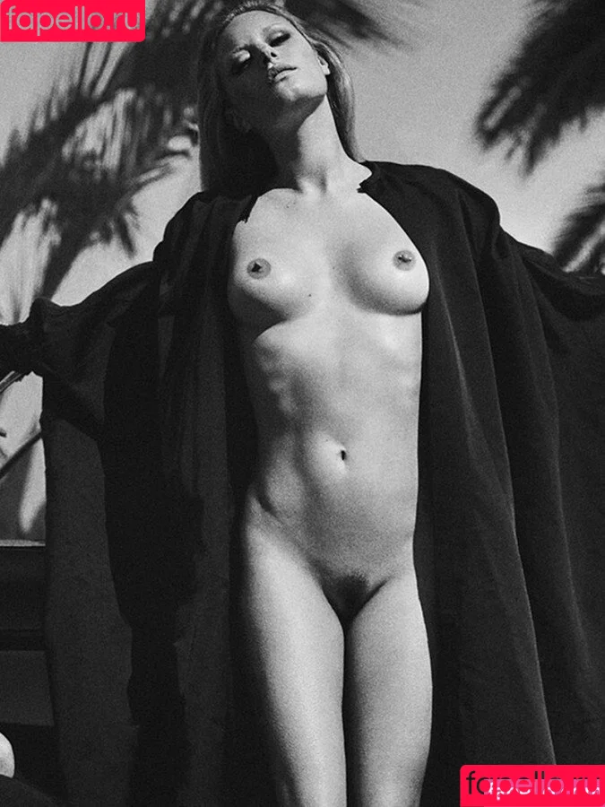 Camille Rowe / fingermonkey Onlyfans Photo Gallery 