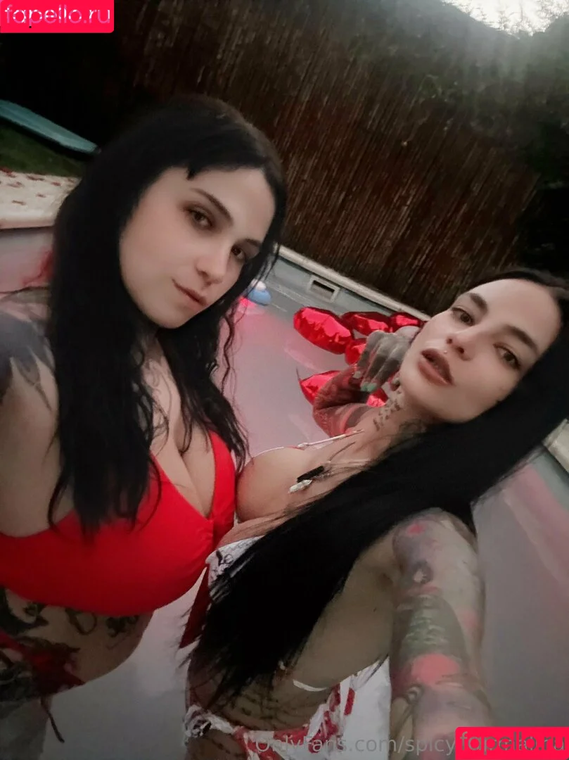 spicyxnena / spicyxramen Onlyfans Photo Gallery 