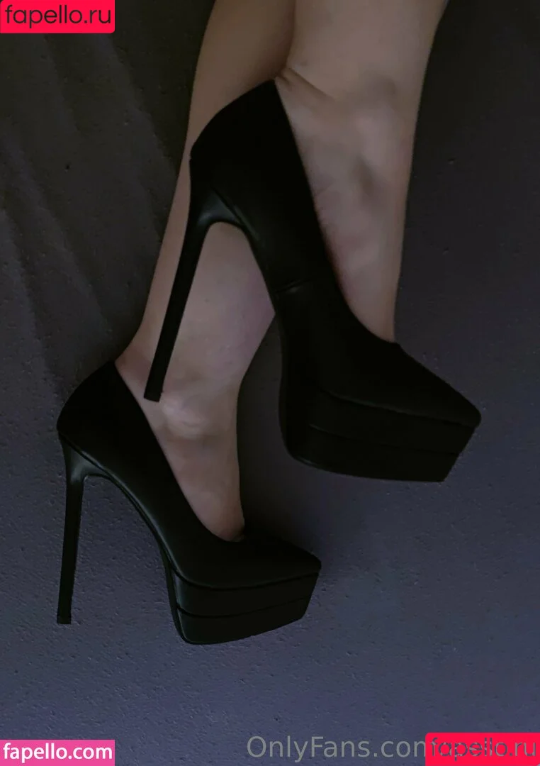 asstini Onlyfans Photo Gallery 